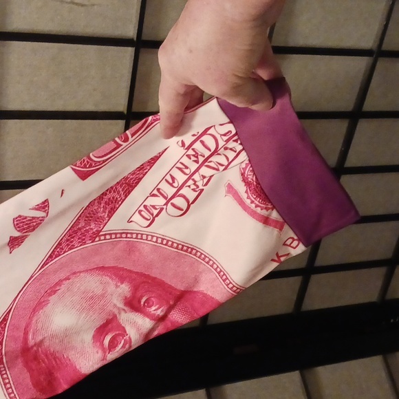 Adorable pink & purple money robe - Picture 3 of 5